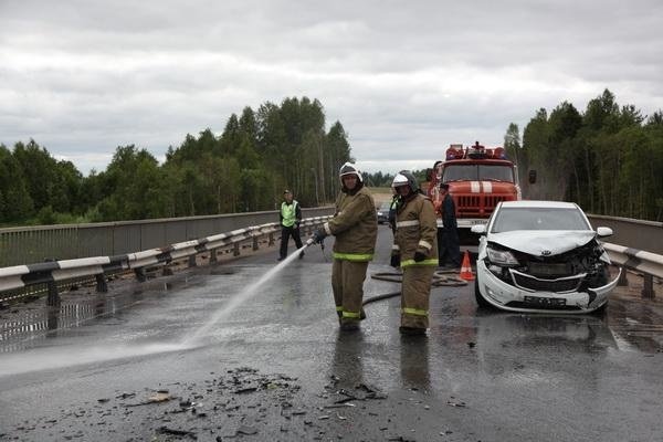 Пожарно-спасательные подразделения приняли участие в ликвидации последствий ДТП в г.Новодвинске Архангельской области.